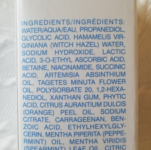 MALIN+GOETZ Resurfacing Face Serum - Picture 4 of 4